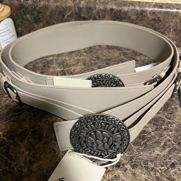 NWT Free People 100% Cow Leather Black Belt in GREY!   NWT - Picture 5 of 7